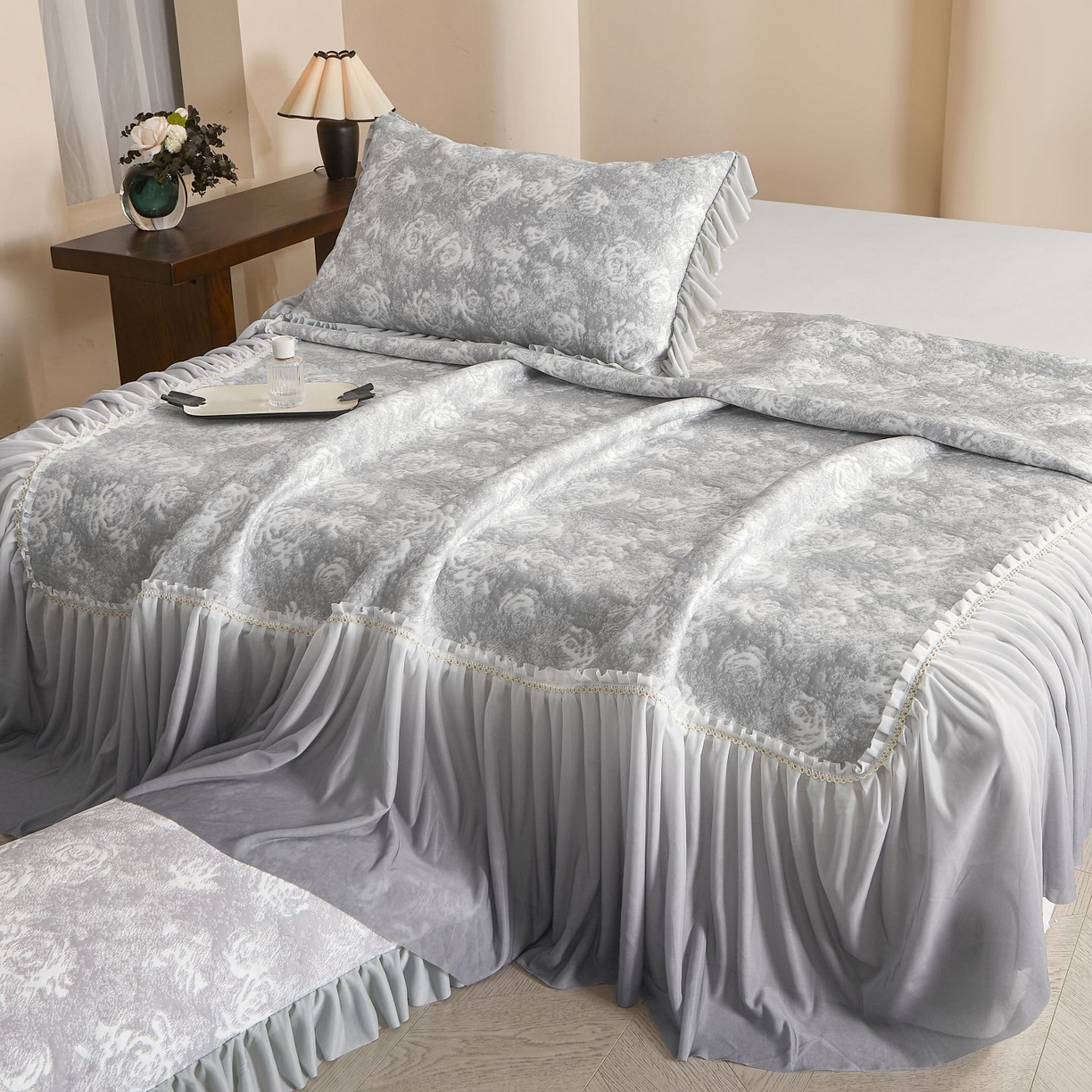 91家纺网 家纺一手货源 找家纺 喜梦缘家纺 2026新款PE冰豆豆冰丝床裙款凉席席子-玫瑰系列 灰玫瑰