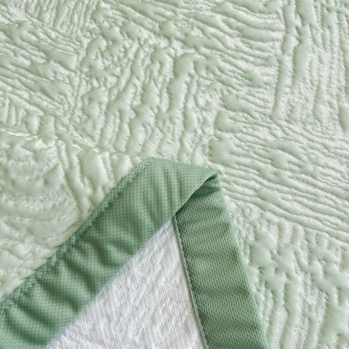 91家纺网 家纺一手货源 找家纺 能好家纺 2026新款高分子pe冰豆豆凉席床席款 轻奢绿