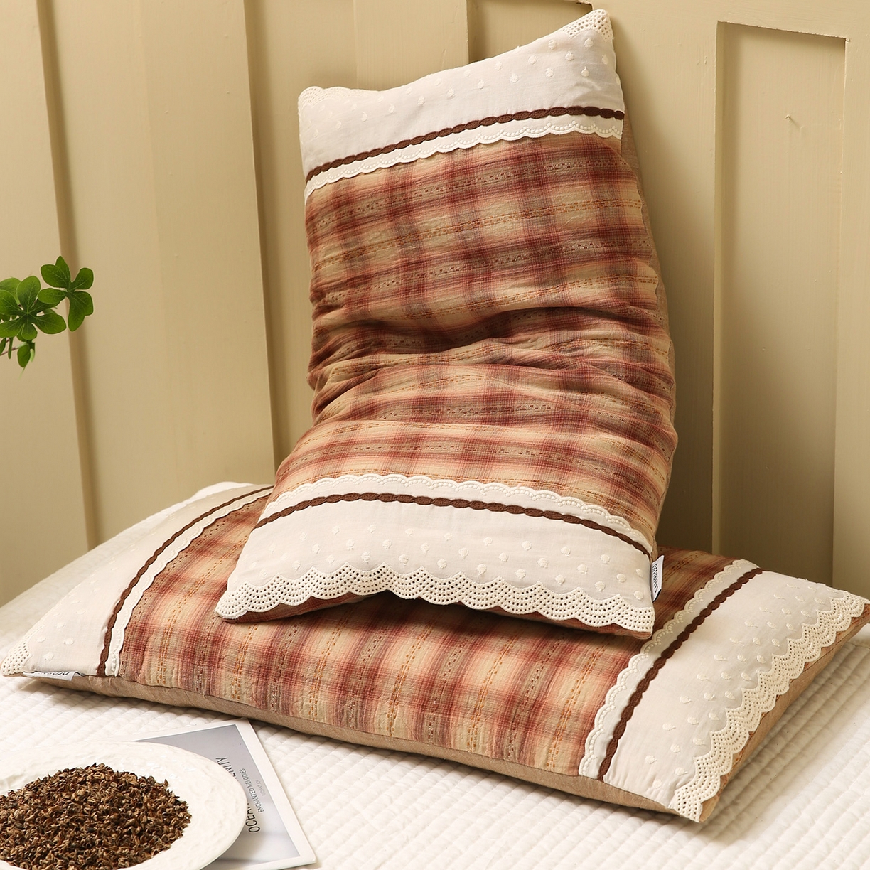 91家纺网 家纺一手货源 找家纺 梦叶草 2026新款全棉色织简约风条格荞麦枕芯 全棉色织简约条格荞麦枕-格调红