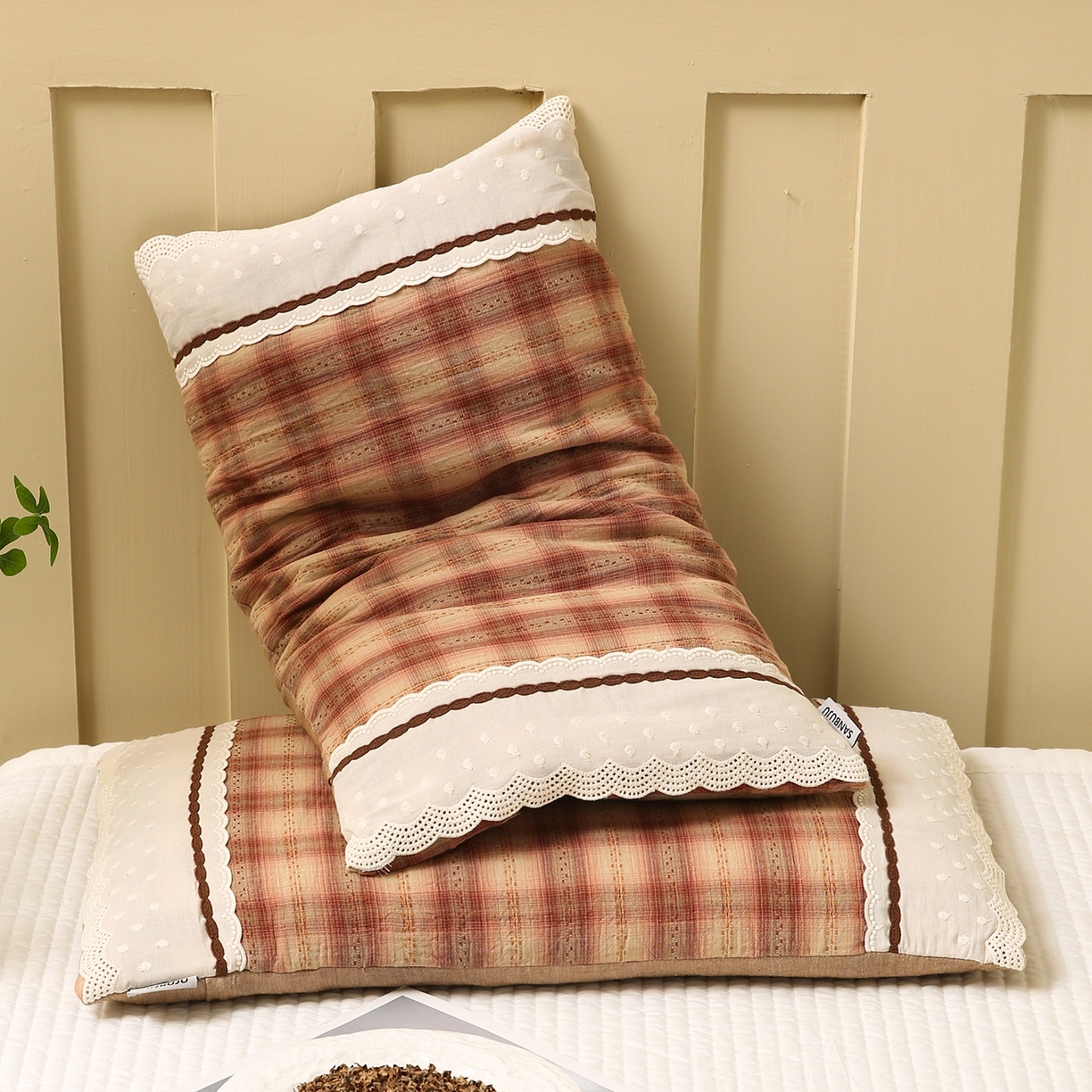 91家纺网 家纺一手货源 找家纺 梦叶草 2026新款全棉色织简约风条格荞麦枕芯 全棉色织简约条格荞麦枕-格调红