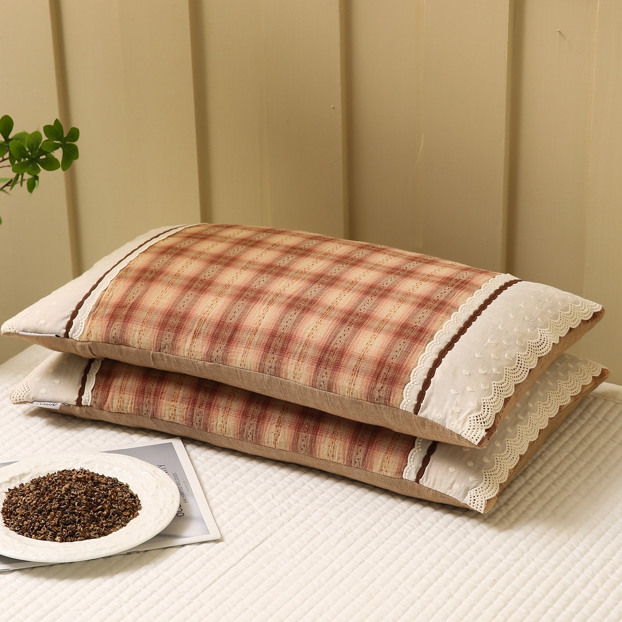 91家纺网 家纺一手货源 找家纺 梦叶草 2026新款全棉色织简约风条格荞麦枕芯 全棉色织简约条格荞麦枕-格调红