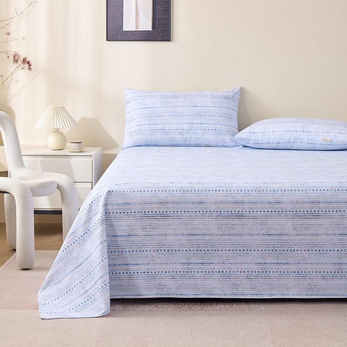 91家纺网 家纺一手货源 找家纺 居美良品 2026新款100%全棉A类新疆棉数码印花纯棉老粗布床单凉席二三件套 蓝调恋曲