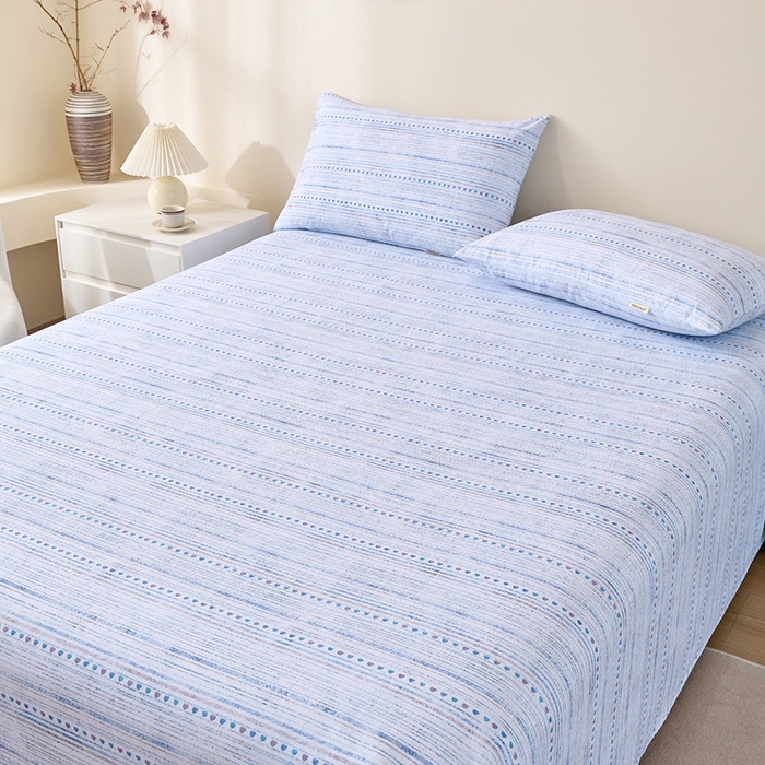 91家纺网 家纺一手货源 找家纺 居美良品 2026新款100%全棉A类新疆棉数码印花纯棉老粗布床单凉席二三件套 蓝调恋曲