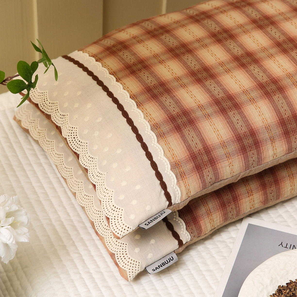 91家纺网 家纺一手货源 找家纺 梦叶草 2026新款全棉色织简约风条格荞麦枕芯 全棉色织简约条格荞麦枕-格调红