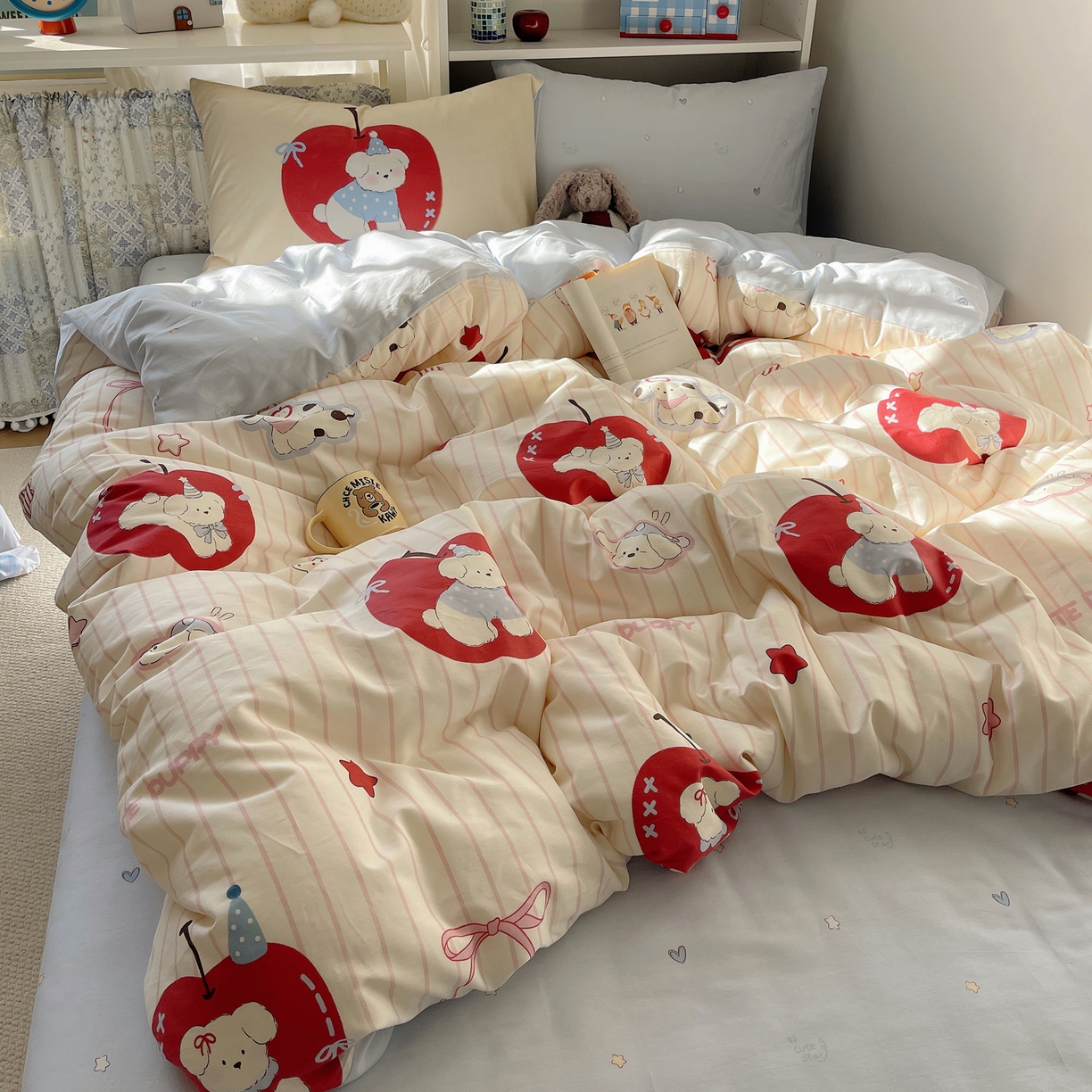 91家纺网 家纺一手货源 找家纺 栩裕纺织 2026新款全棉数码印花四件套 红苹果狗狗