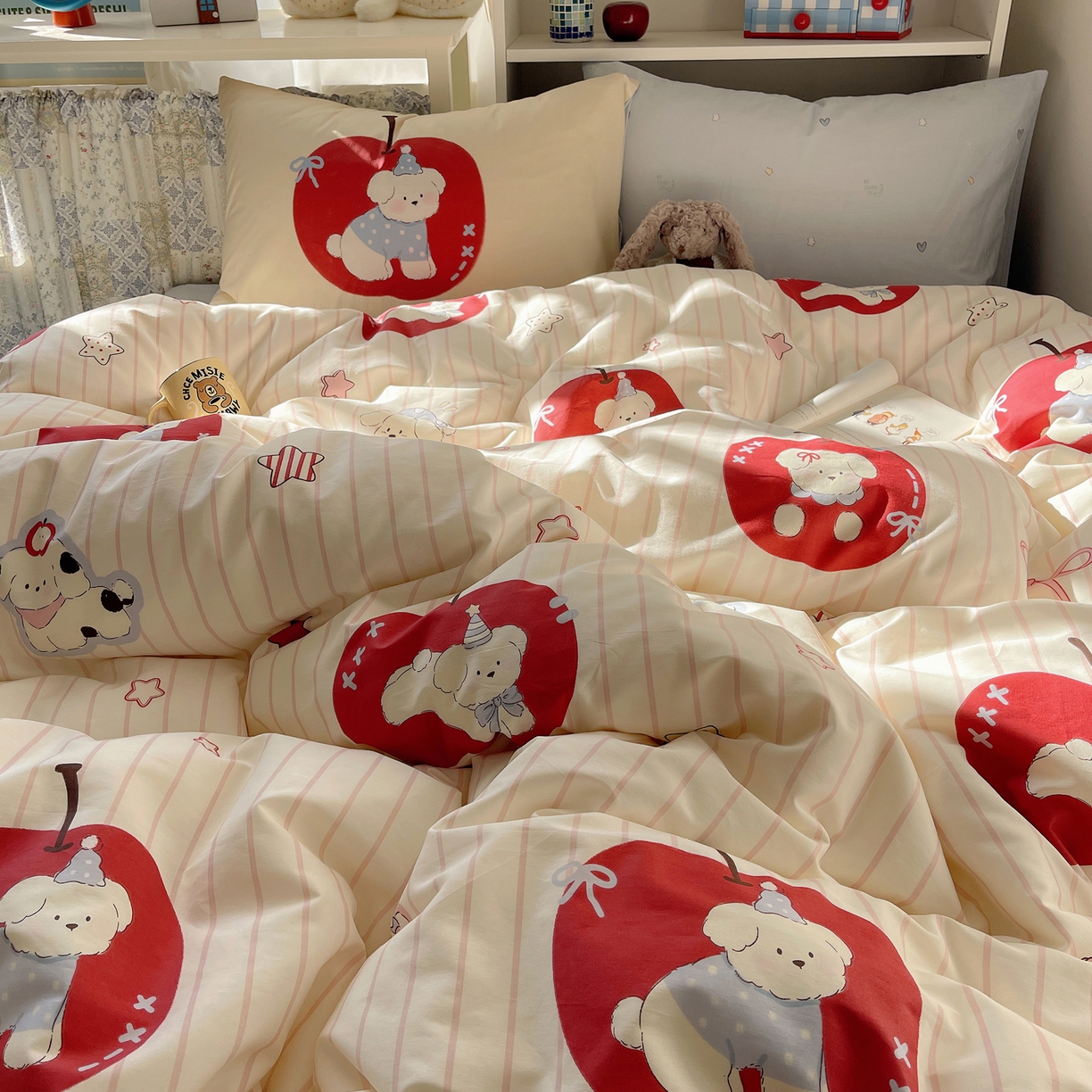 91家纺网 家纺一手货源 找家纺 栩裕纺织 2026新款全棉数码印花四件套 红苹果狗狗