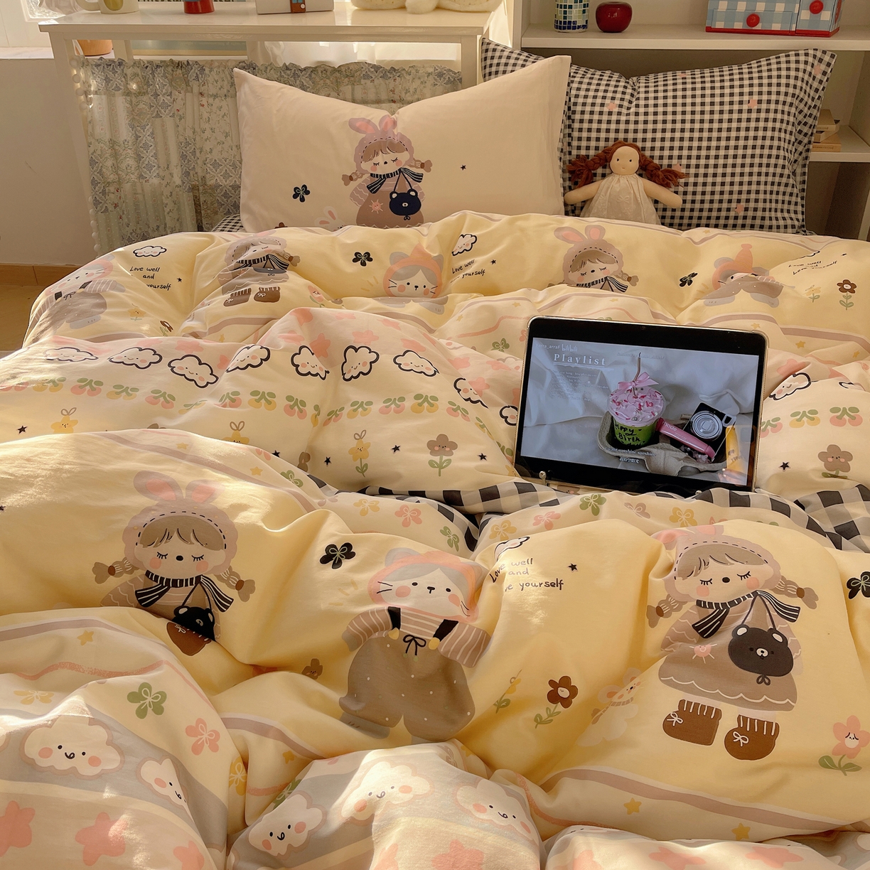 91家纺网 家纺一手货源 找家纺 栩裕纺织 2026新款全棉数码印花四件套 害羞女孩