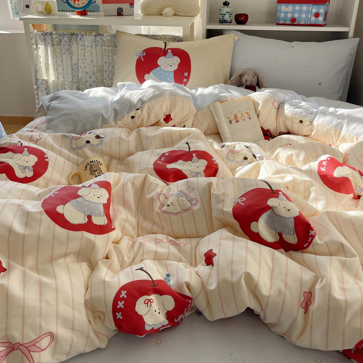 91家纺网 家纺一手货源 找家纺 栩裕纺织 2026新款全棉数码印花四件套 红苹果狗狗