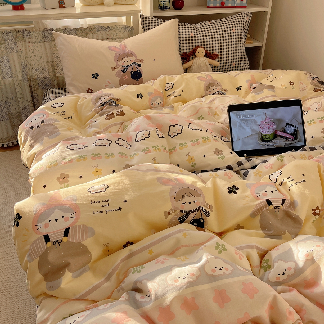 91家纺网 家纺一手货源 找家纺 栩裕纺织 2026新款全棉数码印花四件套 害羞女孩