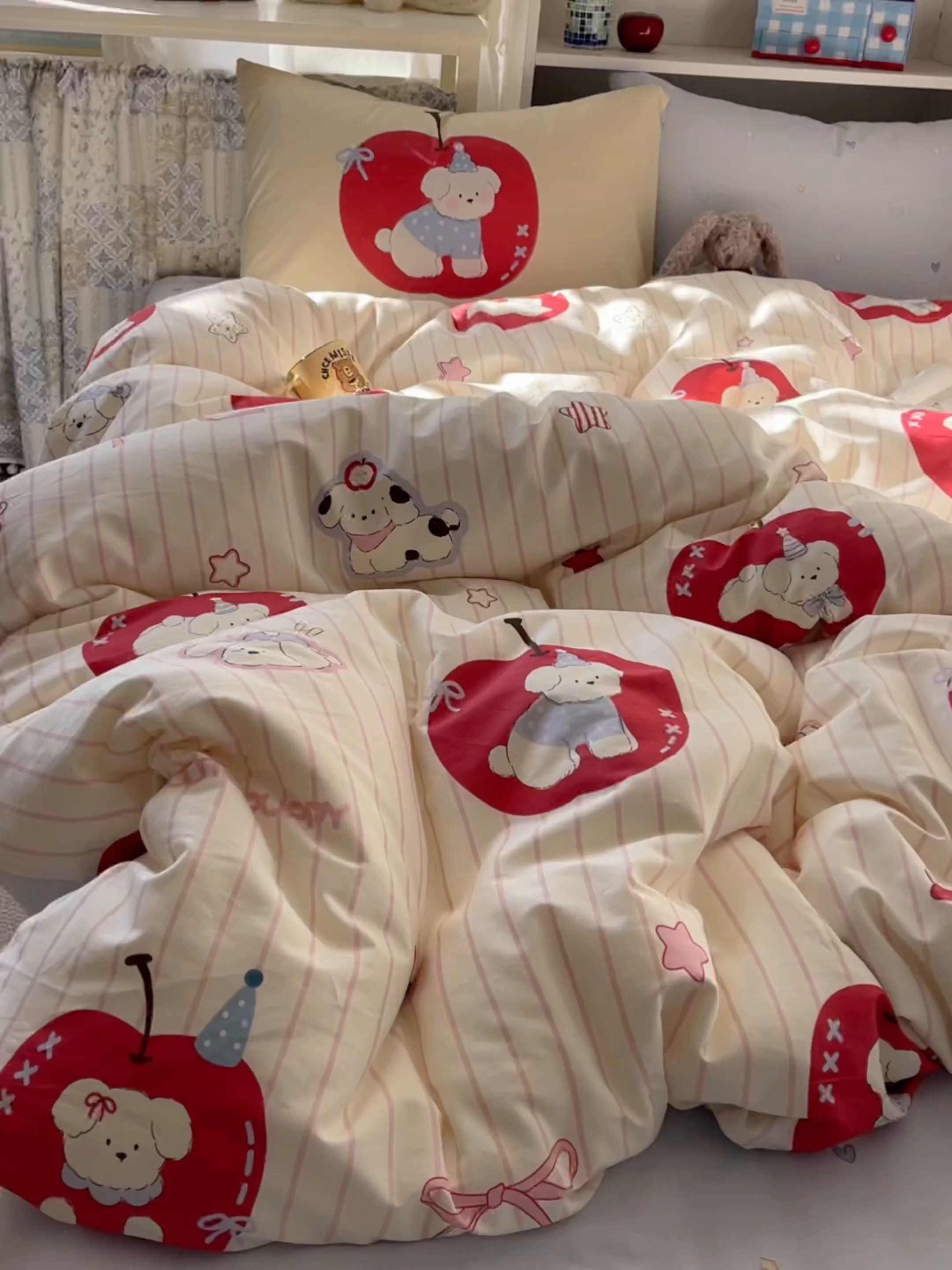 91家纺网 家纺一手货源 找家纺 栩裕纺织 2026新款全棉数码印花四件套 红苹果狗狗