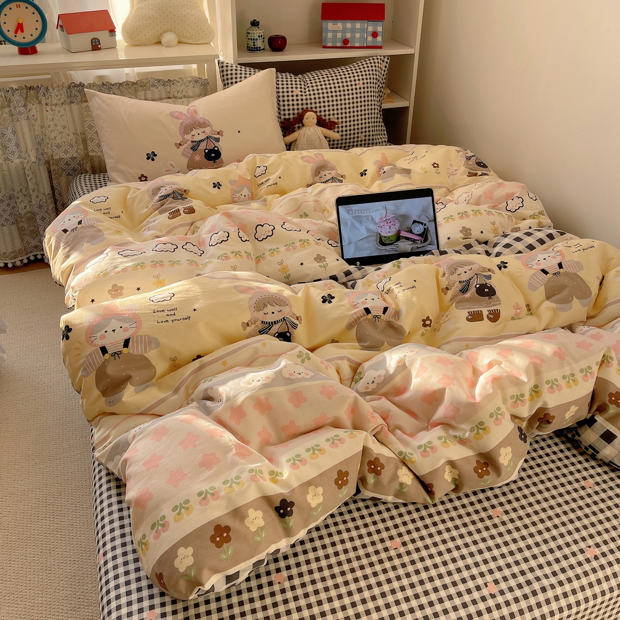 91家纺网 家纺一手货源 找家纺 栩裕纺织 2026新款全棉数码印花四件套 害羞女孩