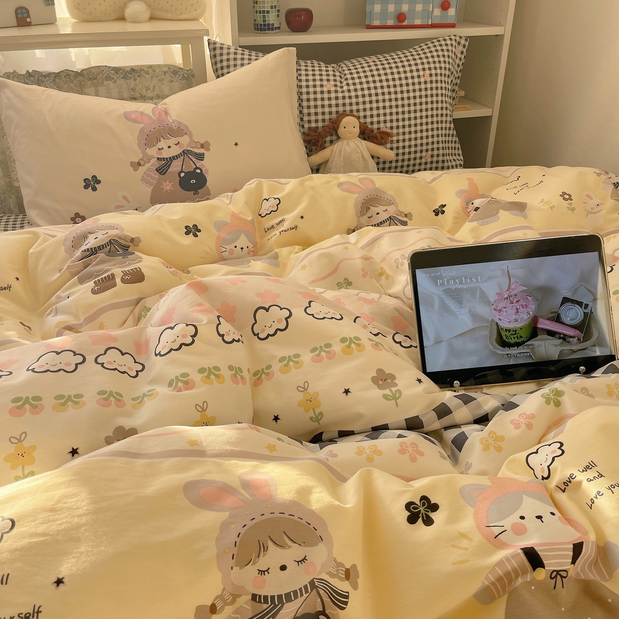 91家纺网 家纺一手货源 找家纺 栩裕纺织 2026新款全棉数码印花四件套 害羞女孩