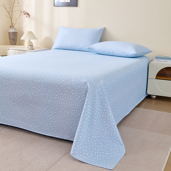 91家纺网 家纺一手货源 找家纺 居美良品 2026新款100%全棉A类新疆棉数码印花纯棉老粗布床单凉席二三件套 蓝湖梦境