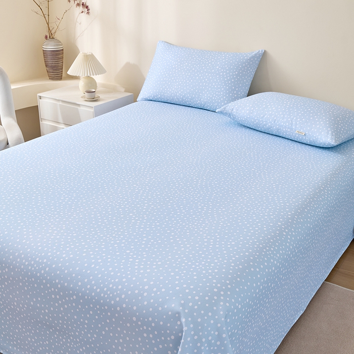 91家纺网 家纺一手货源 找家纺 居美良品 2026新款100%全棉A类新疆棉数码印花纯棉老粗布床单凉席二三件套 蓝湖梦境