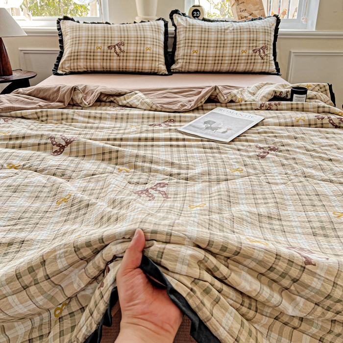 91家纺网 家纺一手货源 找家纺 人人爱家纺 2026新款赫本风花边夏被夏凉被空调被 太妃糖