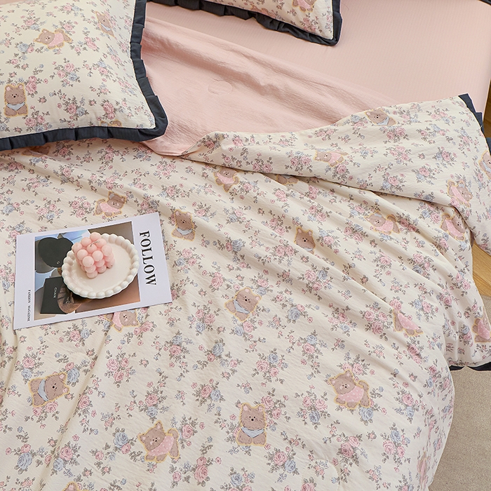 91家纺网 家纺一手货源 找家纺 人人爱家纺 2026新款赫本风花边夏被夏凉被空调被 花园里