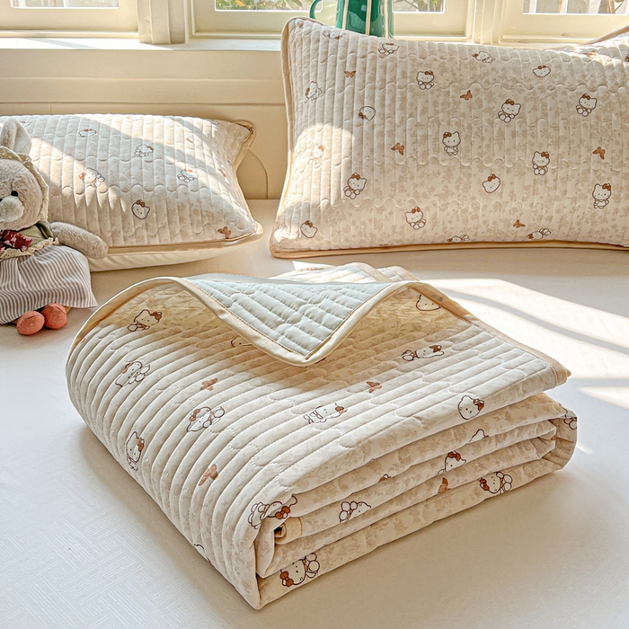 91家纺网 家纺一手货源 找家纺 卡普二店 2026新款A类锦氨凉感印花夏被四件套床盖凉席款--凉席床盖 奶盖Kitty