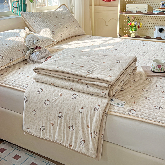 91家纺网 家纺一手货源 找家纺 卡普二店 2026新款A类锦氨凉感印花夏被四件套床盖凉席款--凉席床盖 奶盖Kitty