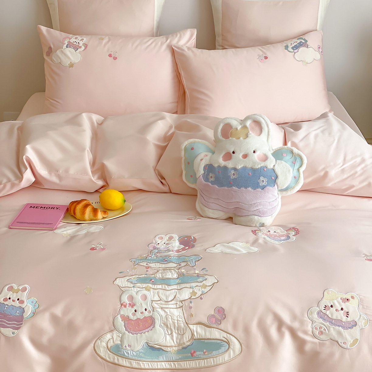 91家纺网 家纺一手货源 找家纺 （总）莎臣豹 2026新款100支新疆长绒棉精美立体贴布绣四件套-许愿池