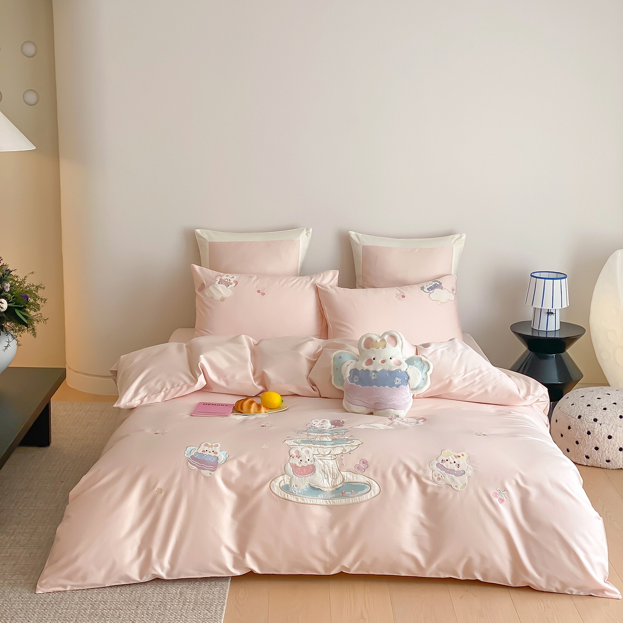 91家纺网 家纺一手货源 找家纺 （总）莎臣豹 2026新款100支新疆长绒棉精美立体贴布绣四件套-许愿池