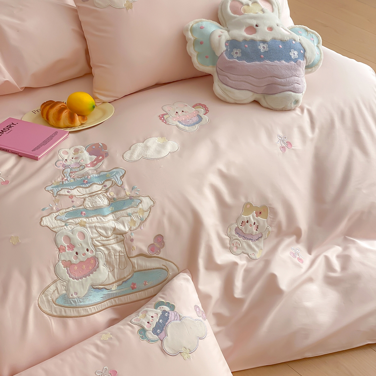 91家纺网 家纺一手货源 找家纺 （总）莎臣豹 2026新款100支新疆长绒棉精美立体贴布绣四件套-许愿池