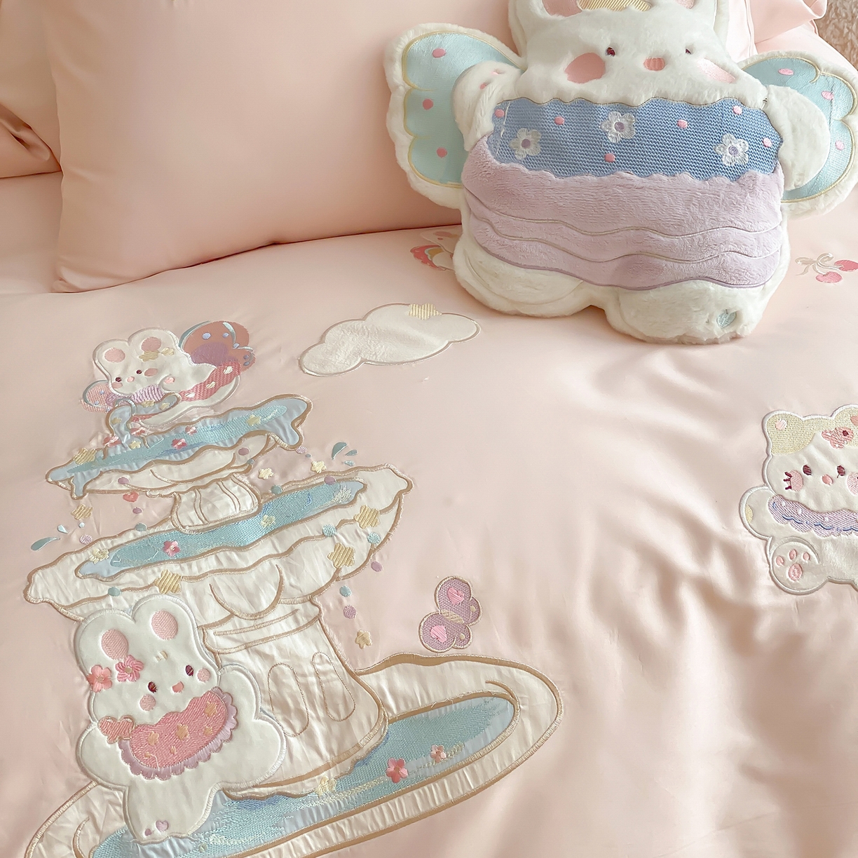 91家纺网 家纺一手货源 找家纺 （总）莎臣豹 2026新款100支新疆长绒棉精美立体贴布绣四件套-许愿池