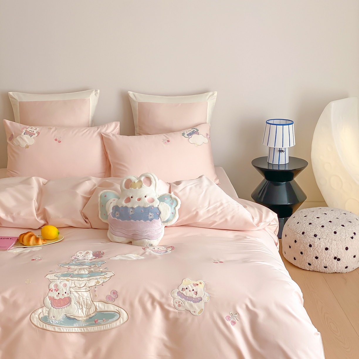 91家纺网 家纺一手货源 找家纺 （总）莎臣豹 2026新款100支新疆长绒棉精美立体贴布绣四件套-许愿池