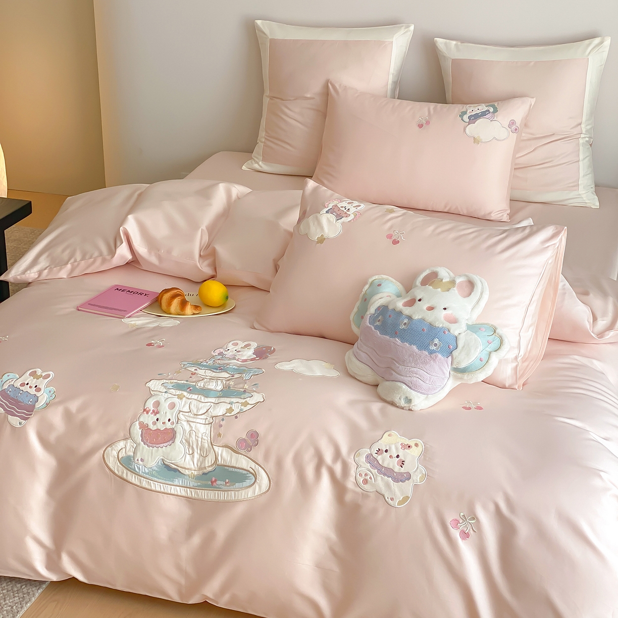 91家纺网 家纺一手货源 找家纺 （总）莎臣豹 2026新款100支新疆长绒棉精美立体贴布绣四件套-许愿池