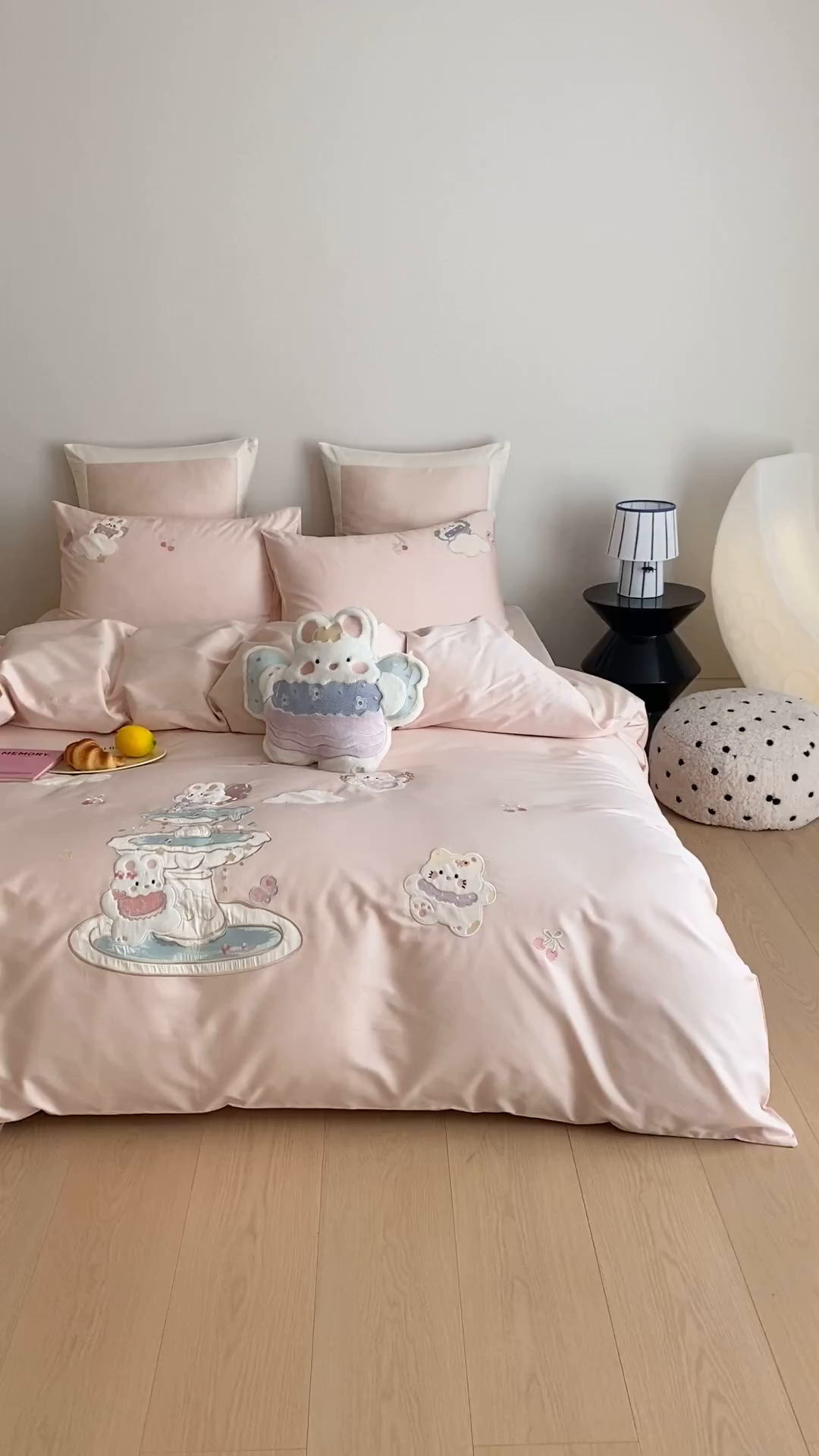 91家纺网 家纺一手货源 找家纺 （总）莎臣豹 2026新款100支新疆长绒棉精美立体贴布绣四件套-许愿池