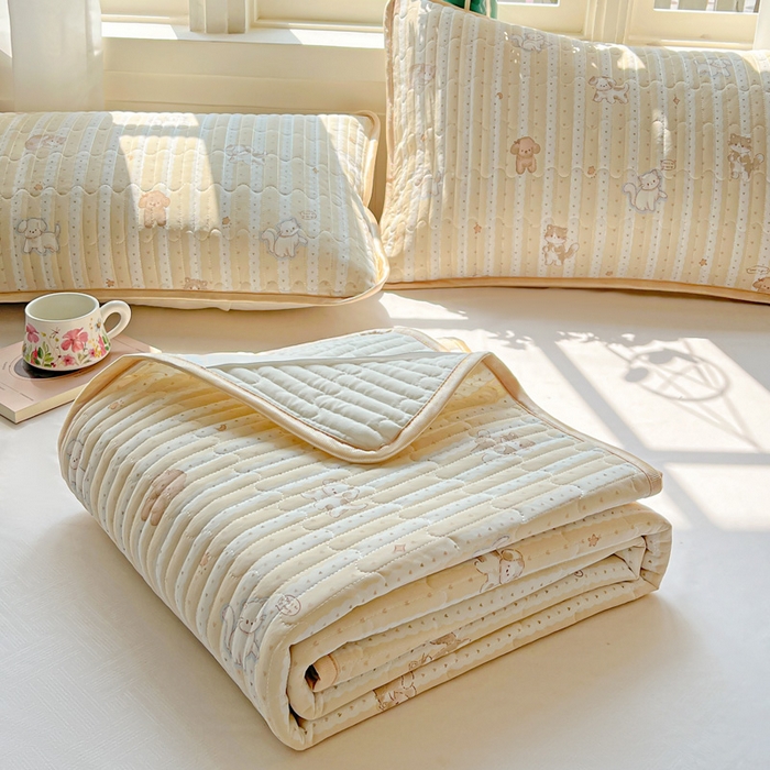 91家纺网 家纺一手货源 找家纺 卡普二店 2026新款A类锦氨凉感印花夏被四件套床盖凉席款--凉席床盖 奶黄泰迪