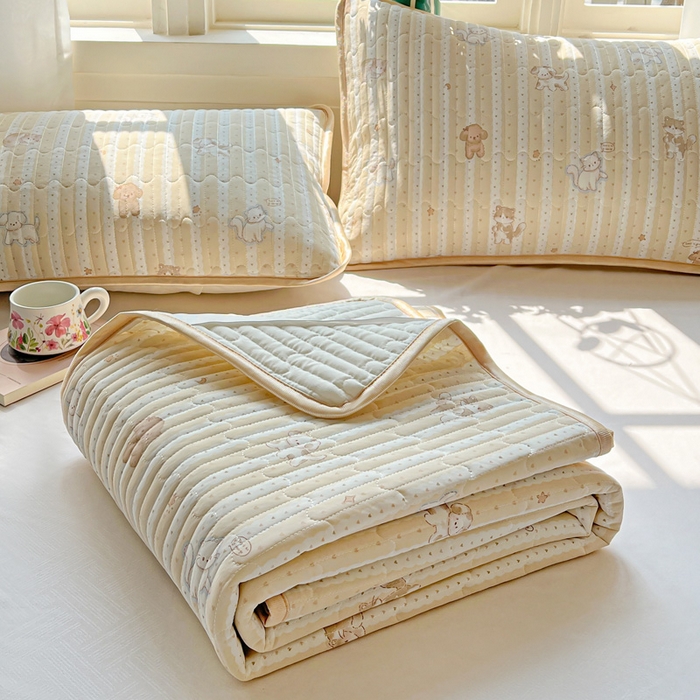 91家纺网 家纺一手货源 找家纺 卡普二店 2026新款A类锦氨凉感印花夏被四件套床盖凉席款--凉席床盖 奶黄泰迪