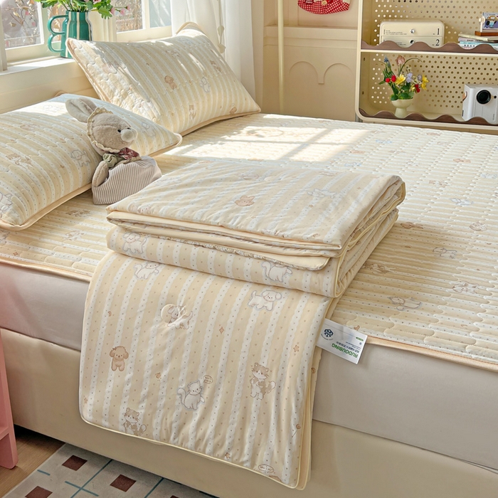 91家纺网 家纺一手货源 找家纺 卡普二店 2026新款A类锦氨凉感印花夏被四件套床盖凉席款--凉席床盖 奶黄泰迪