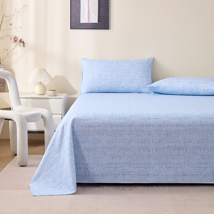 91家纺网 家纺一手货源 找家纺 居美良品 2026新款100%全棉A类新疆棉数码印花纯棉老粗布床单凉席二三件套 云影蓝烟