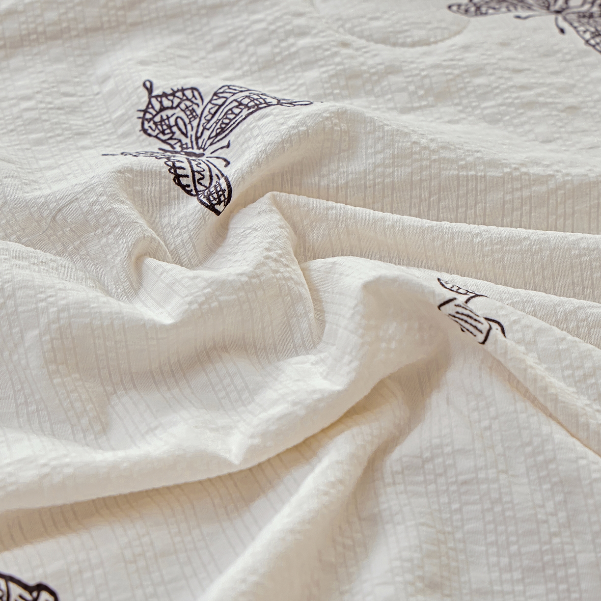 91家纺网 家纺一手货源 找家纺 人人爱家纺 2026新款泡芙纱欧式夏被夏凉被空调被四件套 蝴蝶梦