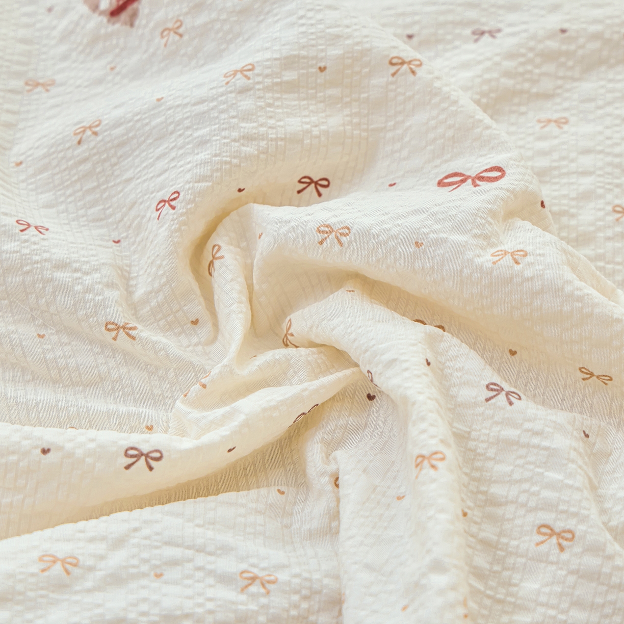 91家纺网 家纺一手货源 找家纺 人人爱家纺 2026新款泡芙纱欧式夏被夏凉被空调被四件套 木马甜心