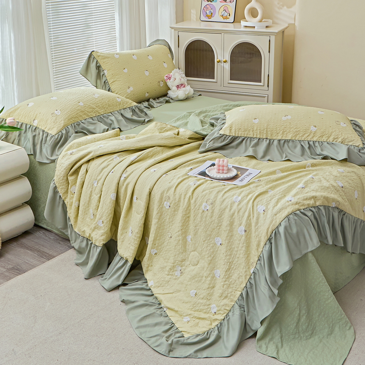 91家纺网 家纺一手货源 找家纺 人人爱家纺 2026新款泡芙纱欧式夏被夏凉被空调被四件套 抹茶梅梅