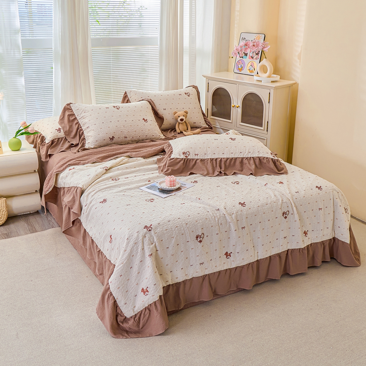 91家纺网 家纺一手货源 找家纺 人人爱家纺 2026新款泡芙纱欧式夏被夏凉被空调被四件套 木马甜心