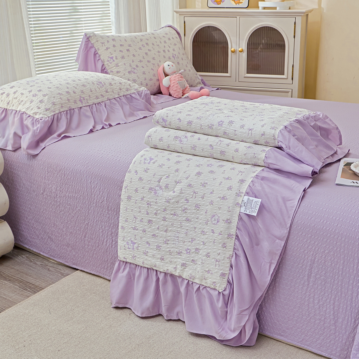 91家纺网 家纺一手货源 找家纺 人人爱家纺 2026新款泡芙纱欧式夏被夏凉被空调被四件套 紫色花语