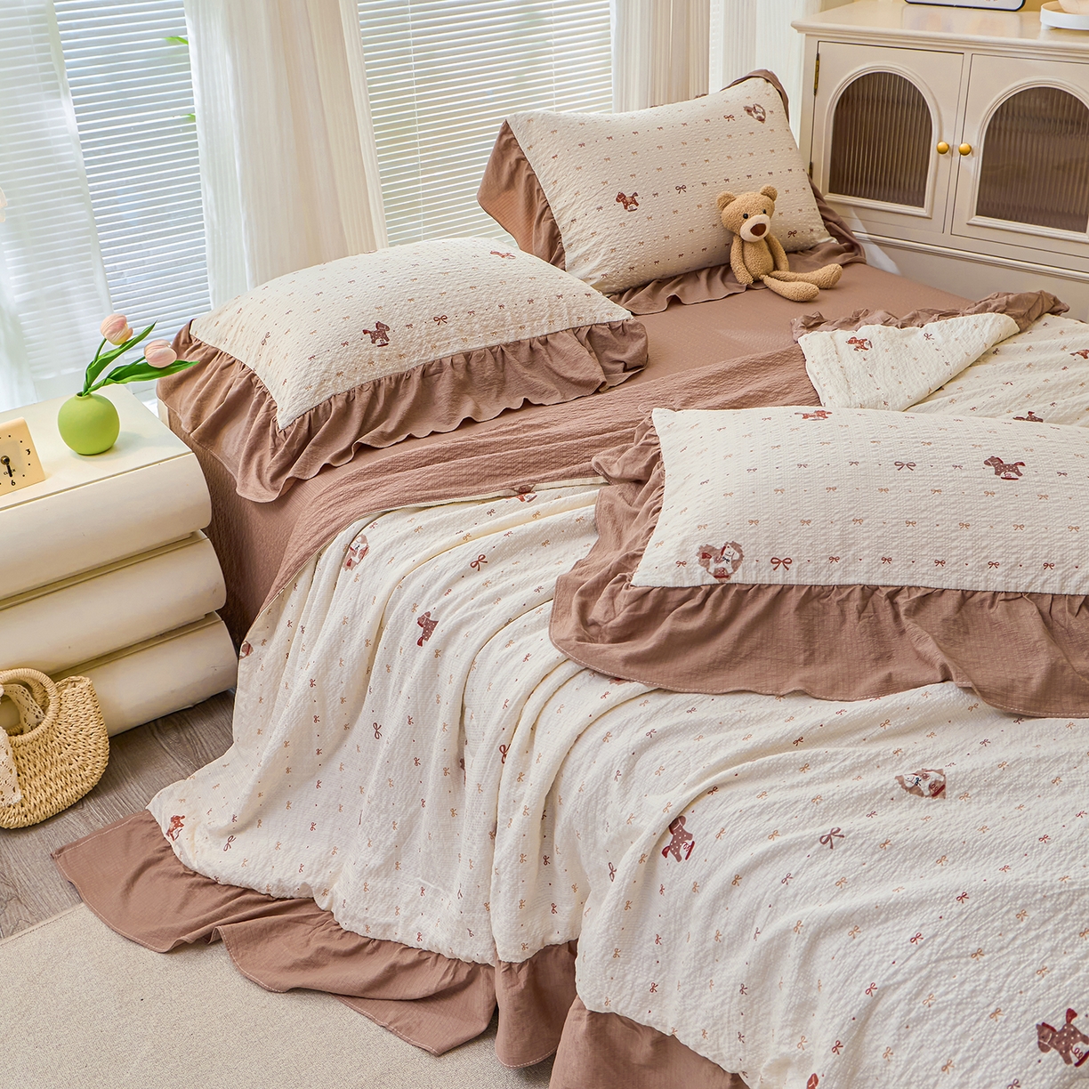 91家纺网 家纺一手货源 找家纺 人人爱家纺 2026新款泡芙纱欧式夏被夏凉被空调被四件套 木马甜心