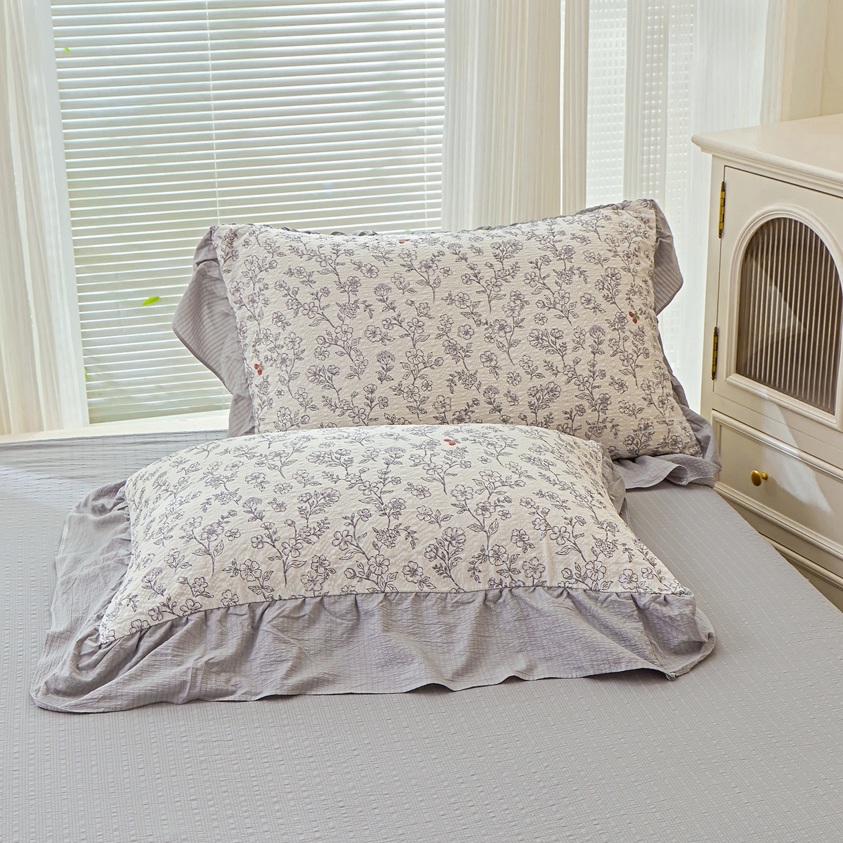 91家纺网 家纺一手货源 找家纺 人人爱家纺 2026新款泡芙纱欧式夏被夏凉被空调被四件套 线条画心