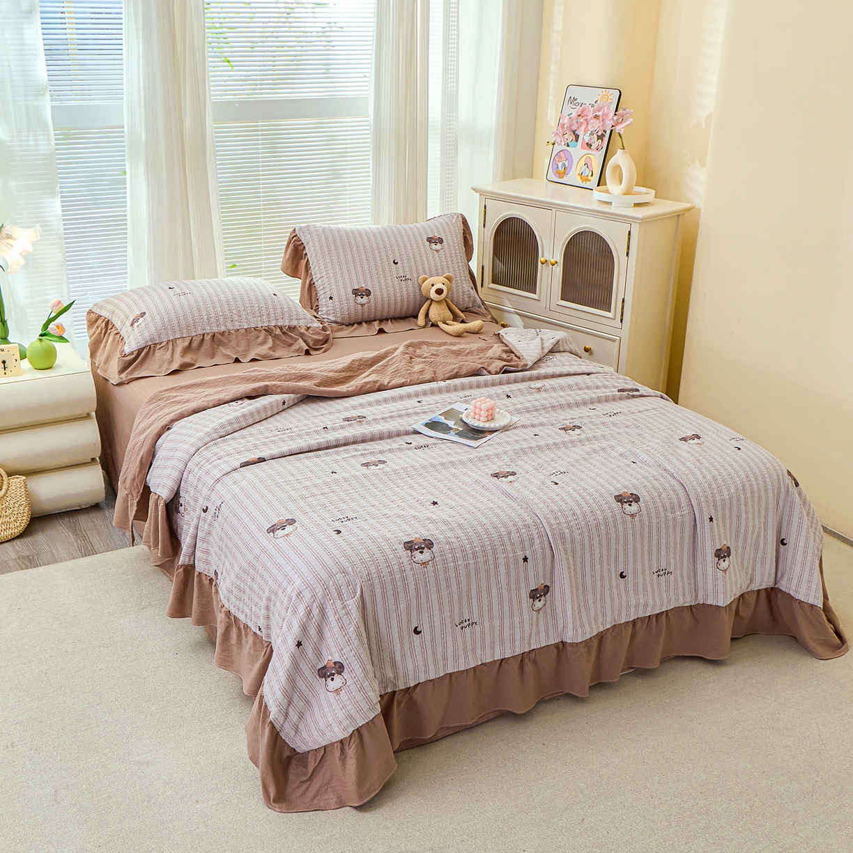 91家纺网 家纺一手货源 找家纺 人人爱家纺 2026新款泡芙纱欧式夏被夏凉被空调被四件套 咖啡狗