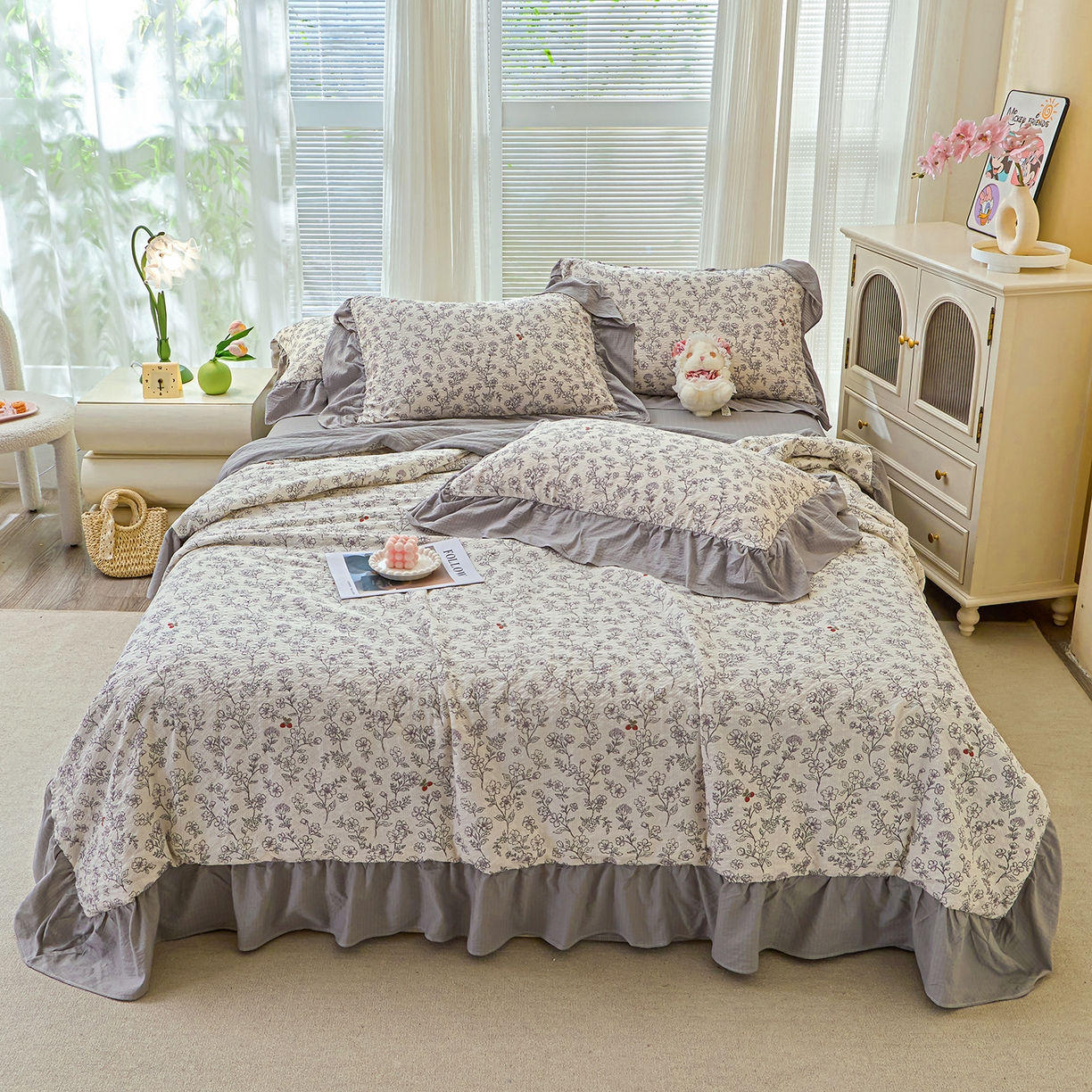 91家纺网 家纺一手货源 找家纺 人人爱家纺 2026新款泡芙纱欧式夏被夏凉被空调被四件套 线条画心