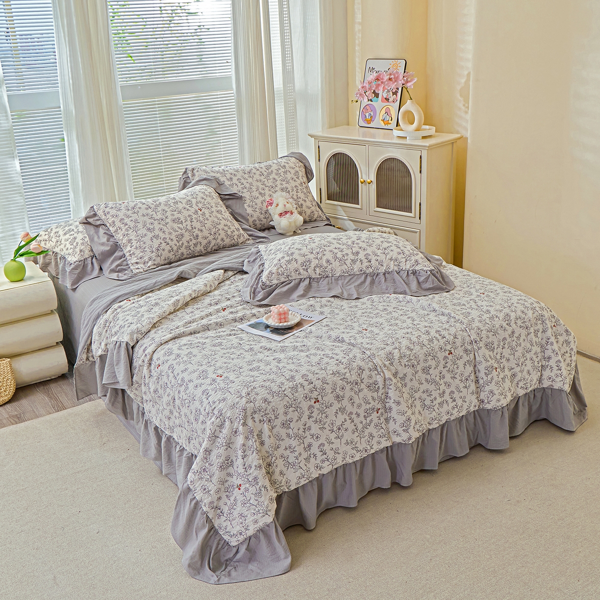 91家纺网 家纺一手货源 找家纺 人人爱家纺 2026新款泡芙纱欧式夏被夏凉被空调被四件套 线条画心