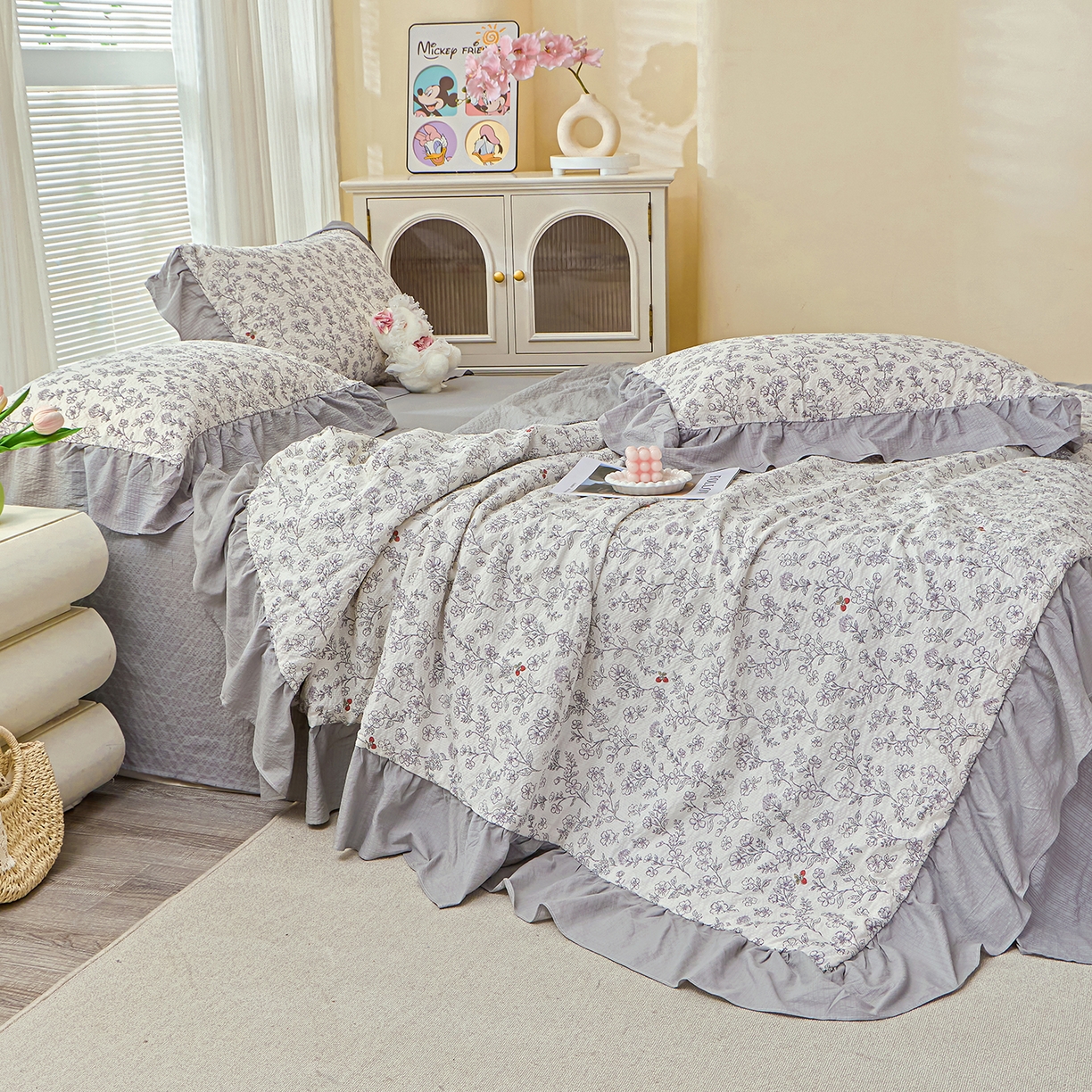 91家纺网 家纺一手货源 找家纺 人人爱家纺 2026新款泡芙纱欧式夏被夏凉被空调被四件套 线条画心