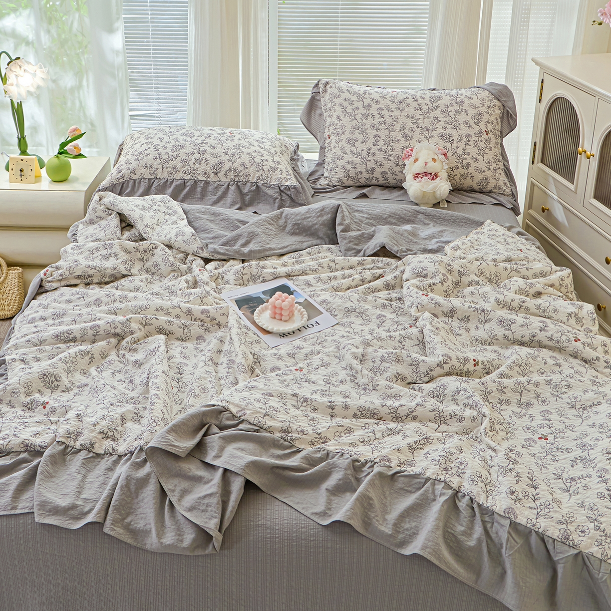 91家纺网 家纺一手货源 找家纺 人人爱家纺 2026新款泡芙纱欧式夏被夏凉被空调被四件套 线条画心