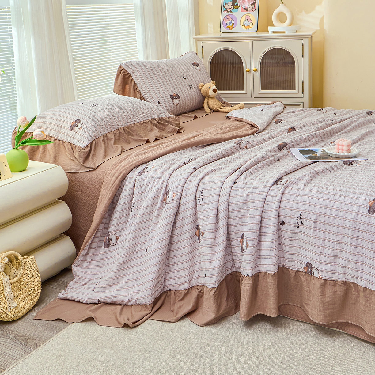 91家纺网 家纺一手货源 找家纺 人人爱家纺 2026新款泡芙纱欧式夏被夏凉被空调被四件套 咖啡狗