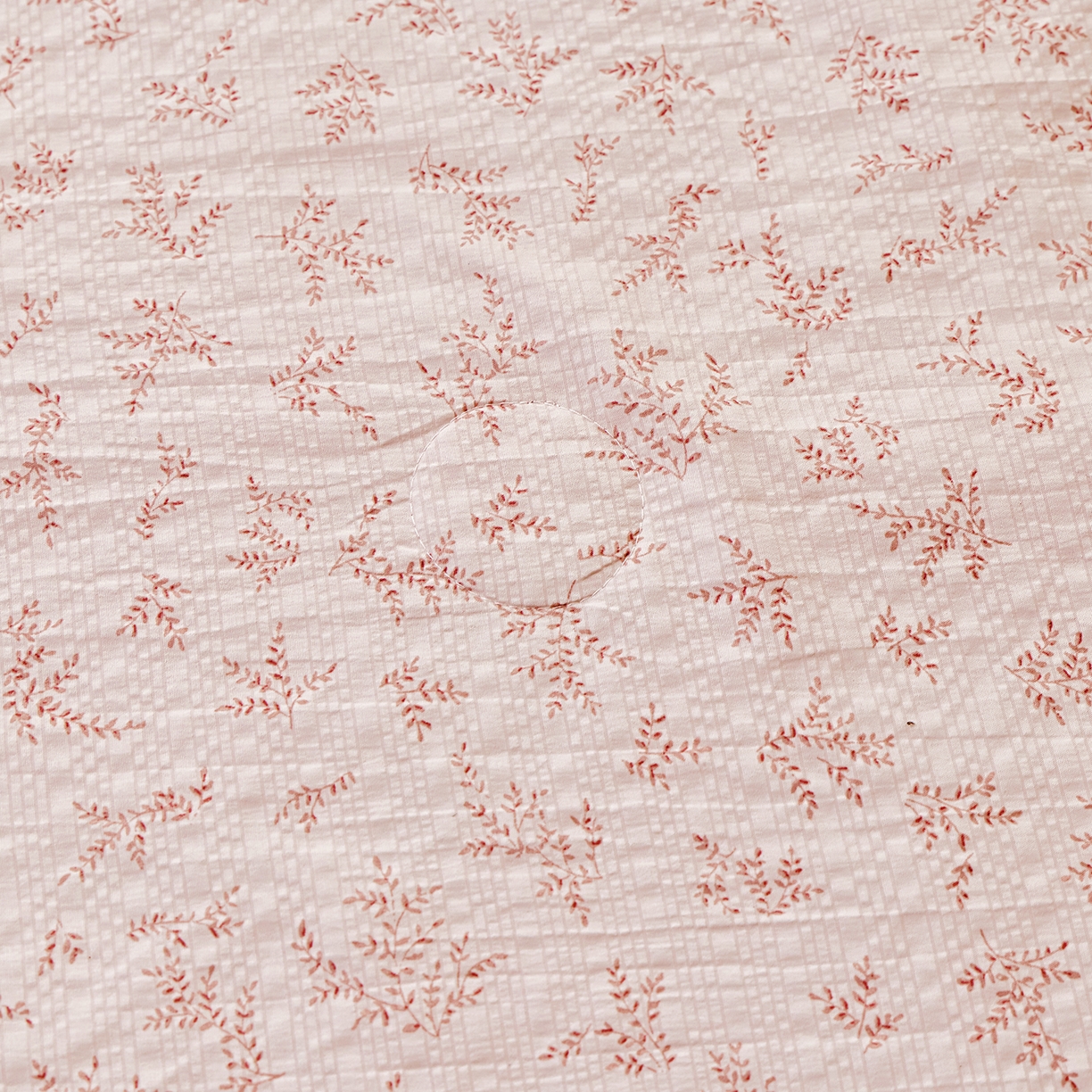 91家纺网 家纺一手货源 找家纺 人人爱家纺 2026新款泡芙纱欧式夏被夏凉被空调被四件套 杉条叶