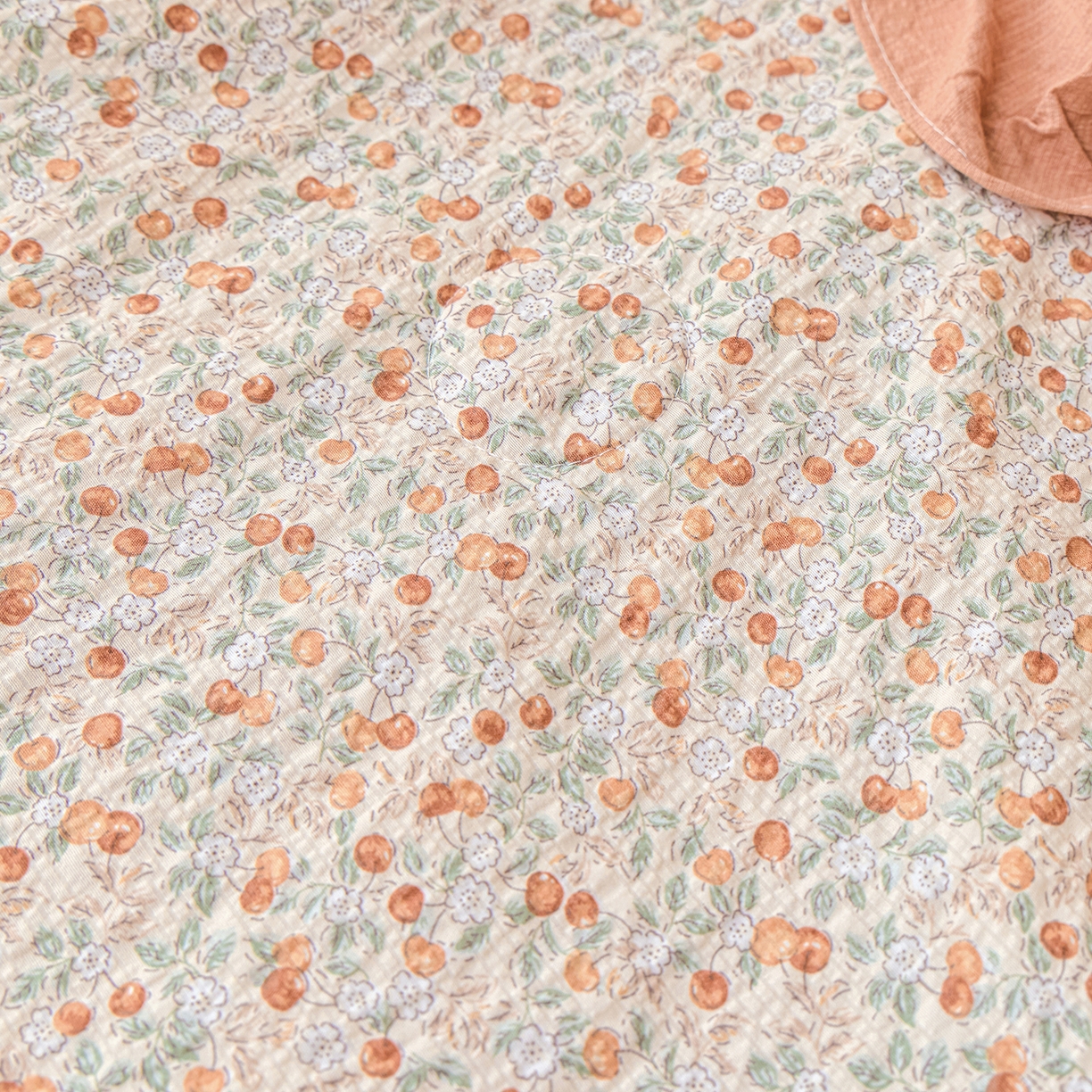 91家纺网 家纺一手货源 找家纺 人人爱家纺 2026新款泡芙纱欧式夏被夏凉被空调被四件套 浪漫樱桃