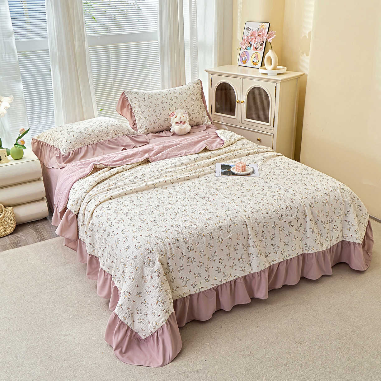 91家纺网 家纺一手货源 找家纺 人人爱家纺 2026新款泡芙纱欧式夏被夏凉被空调被四件套 花藤小兔