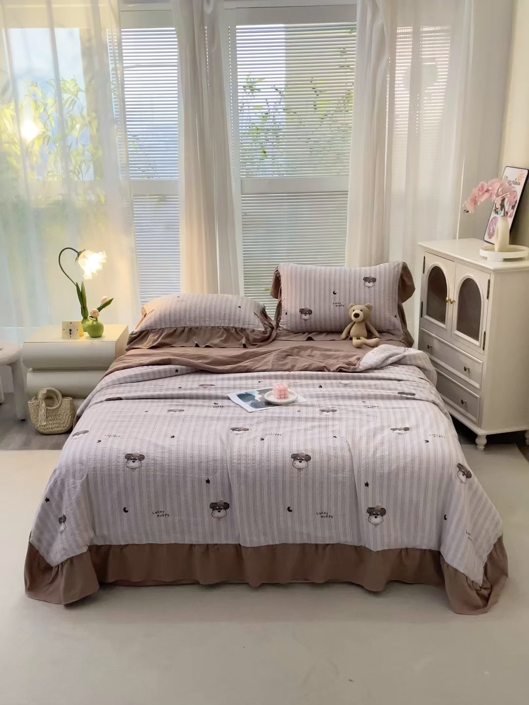 91家纺网 家纺一手货源 找家纺 人人爱家纺 2026新款泡芙纱欧式夏被夏凉被空调被四件套 咖啡狗